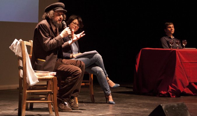 Fotografia di Vinicio Capossela e Roberto Crocco durante il Reading al buio