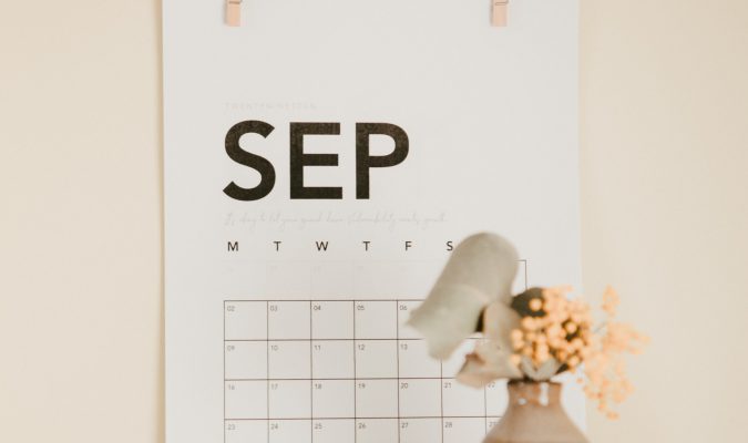 Fotografia di una calendario appeso sul muro