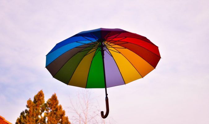 Fotografia di un ombrello colorato