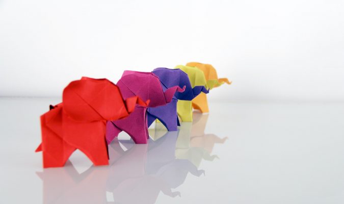 Fotografia di origami di animali colorati