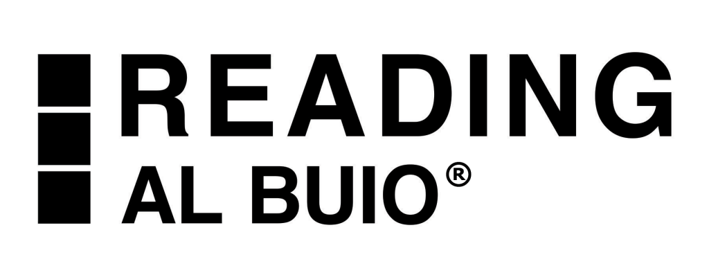 Logo del Reading al buio