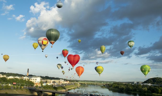 Fotografia di mongolfiere nel cielo