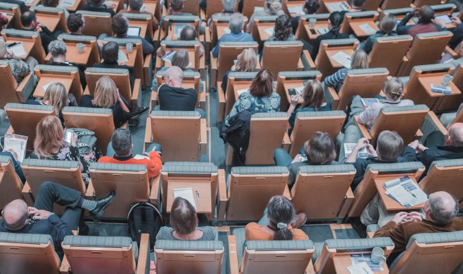 Fotografia di un'aula universitaria vista dall'alto
