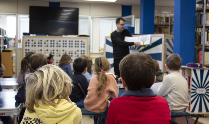 Fotografia di bambini durante un laboratorio