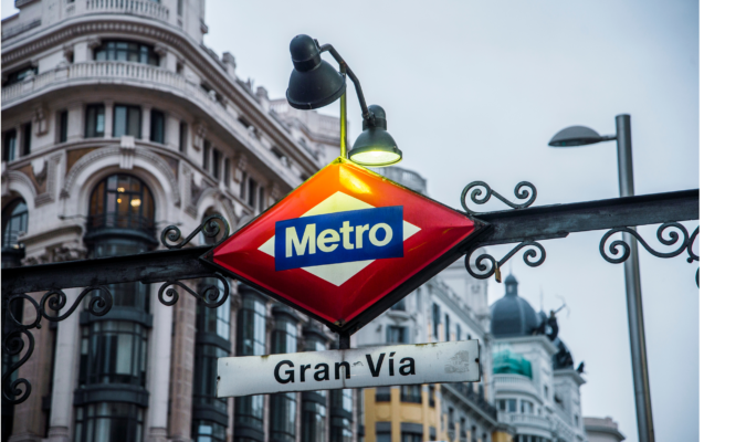 Fotografia del cartello che indica la Metro di Madrid